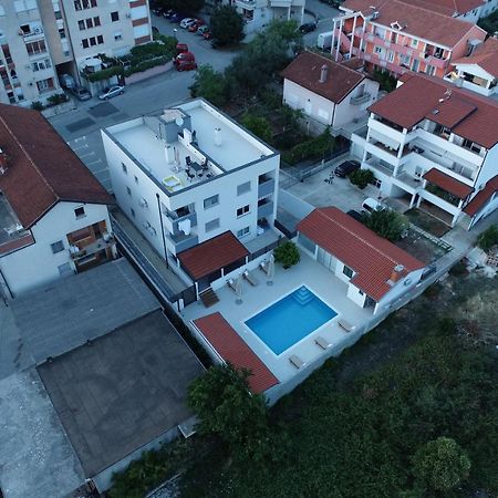 Apartment Zara - Luxury Apartment With Private Pool Екстериор снимка