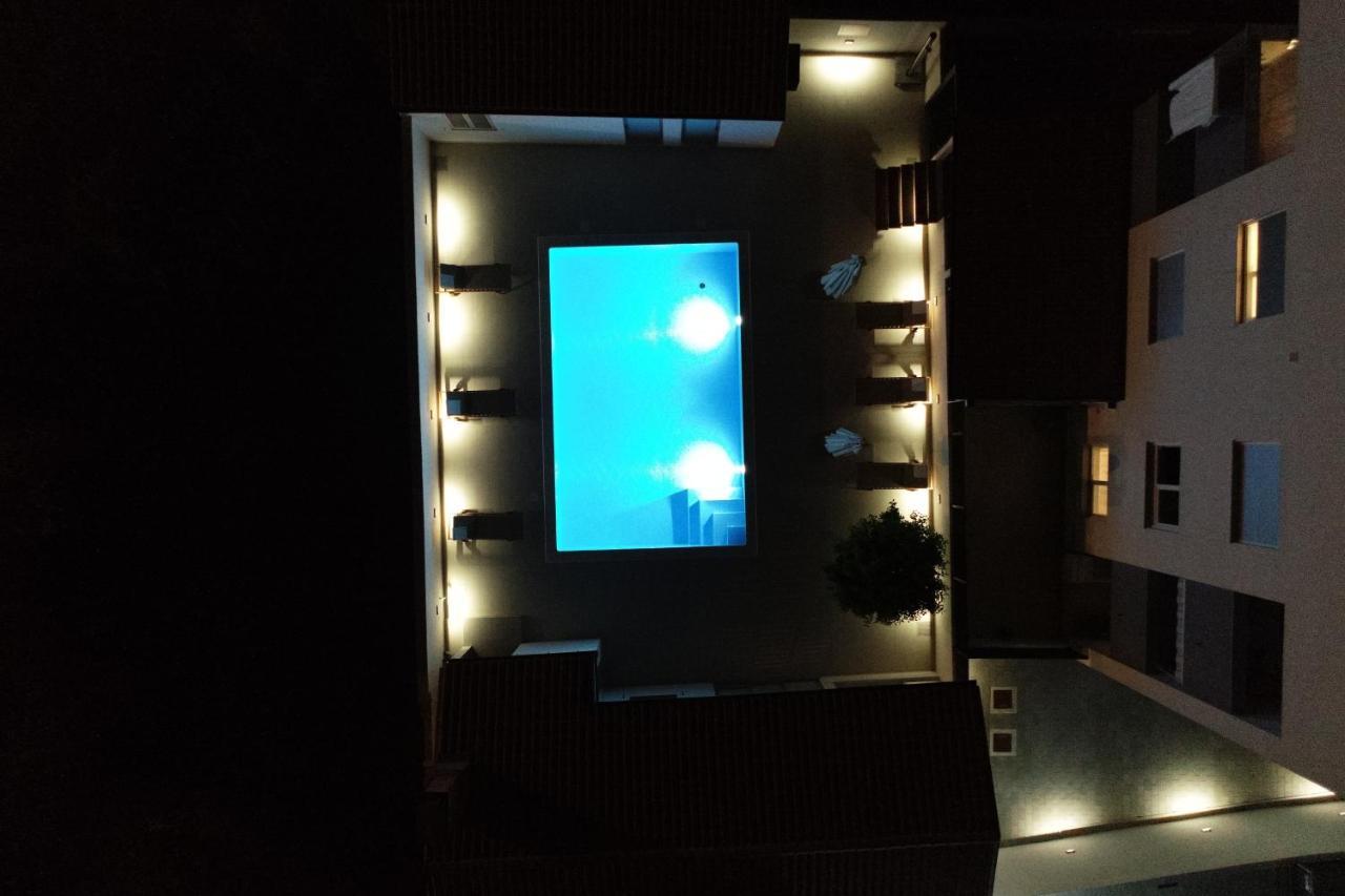 Apartment Zara - Luxury Apartment With Private Pool Екстериор снимка