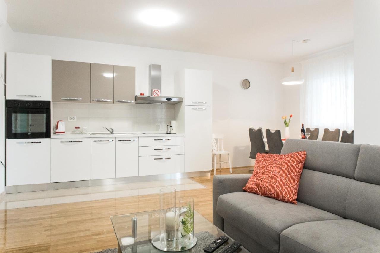 Apartment Zara - Luxury Apartment With Private Pool Екстериор снимка