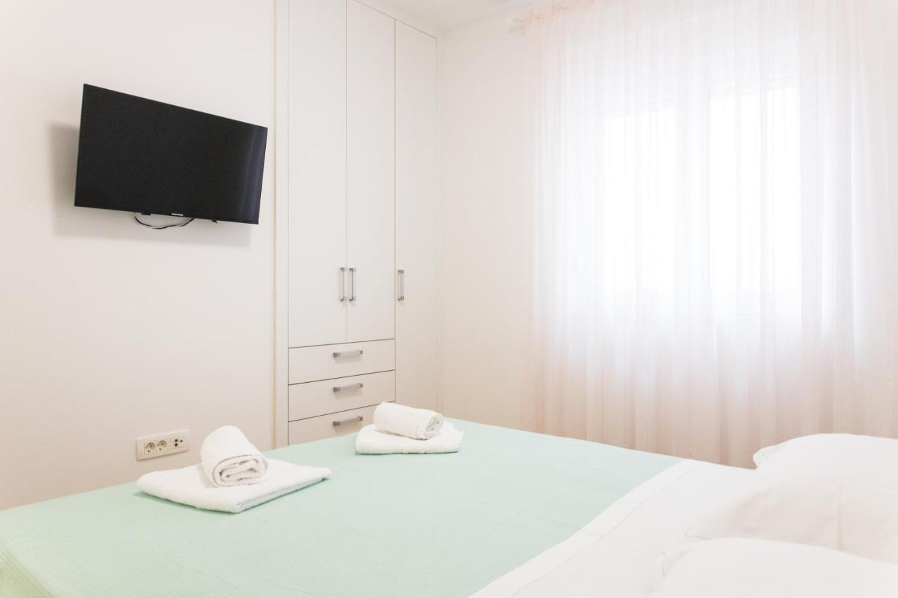 Apartment Zara - Luxury Apartment With Private Pool Екстериор снимка