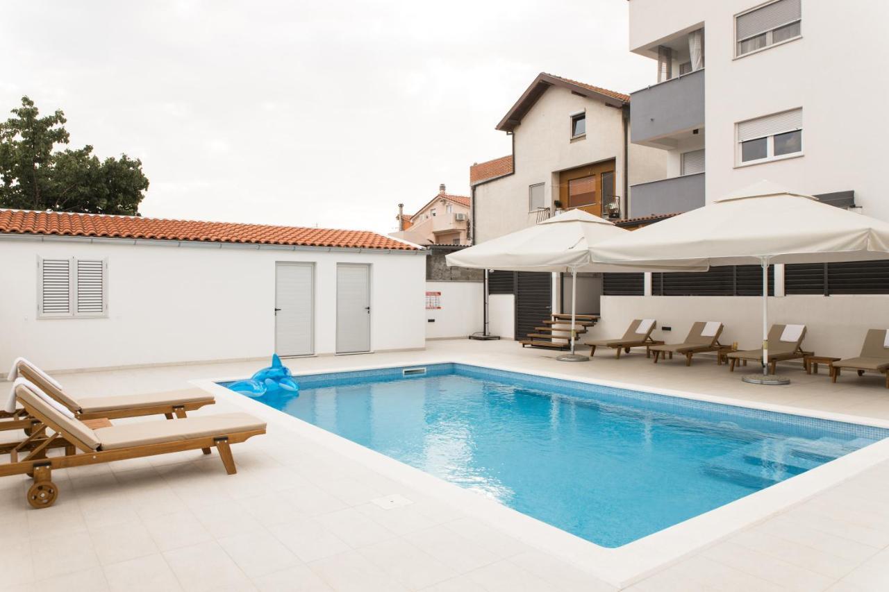 Apartment Zara - Luxury Apartment With Private Pool Екстериор снимка