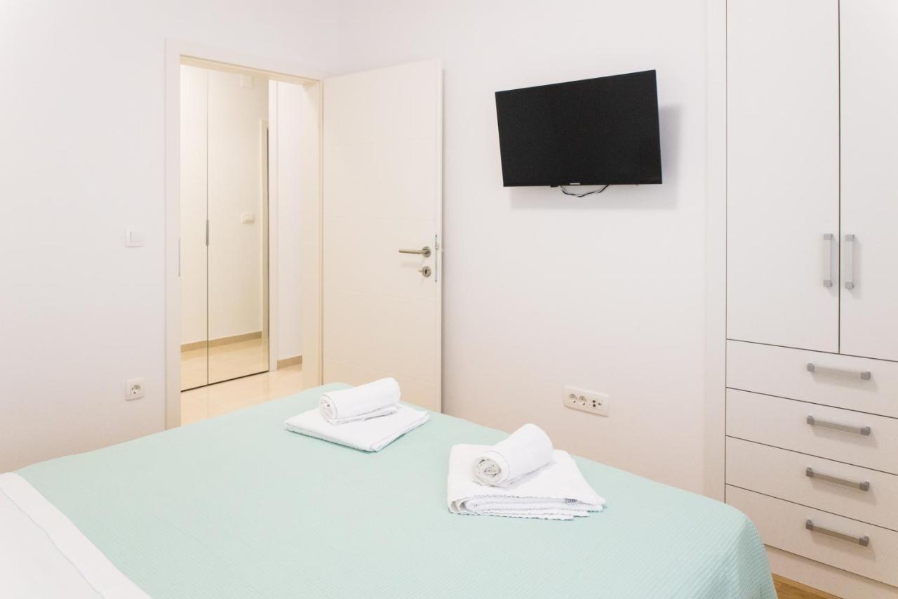 Apartment Zara - Luxury Apartment With Private Pool Екстериор снимка
