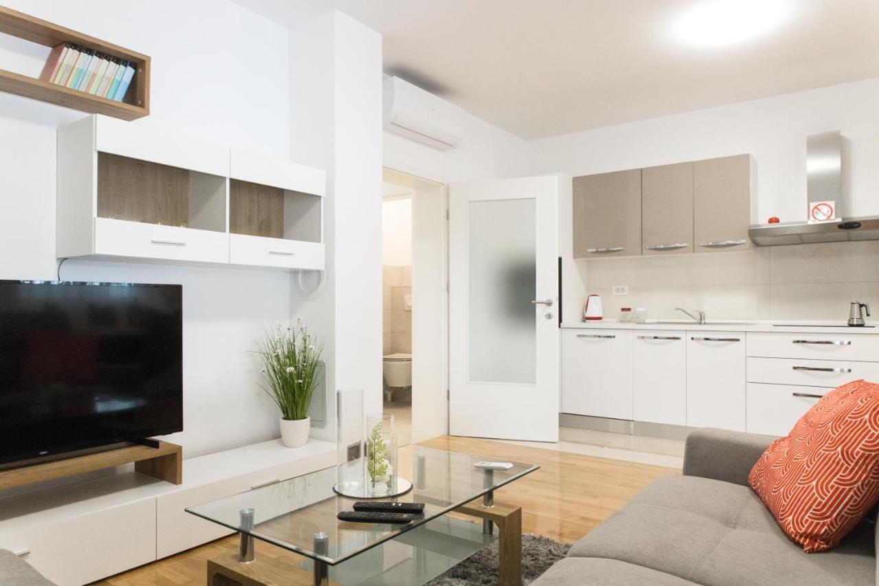 Apartment Zara - Luxury Apartment With Private Pool Екстериор снимка