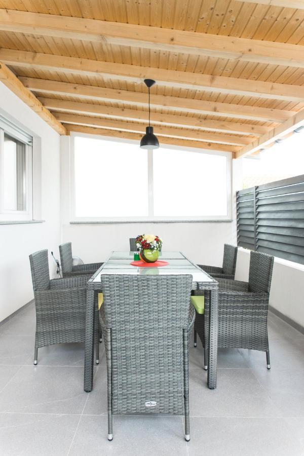 Apartment Zara - Luxury Apartment With Private Pool Екстериор снимка