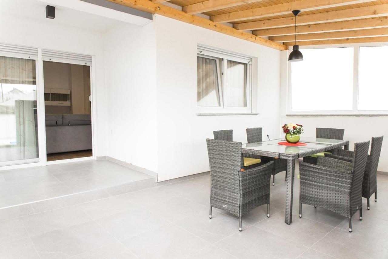Apartment Zara - Luxury Apartment With Private Pool Екстериор снимка