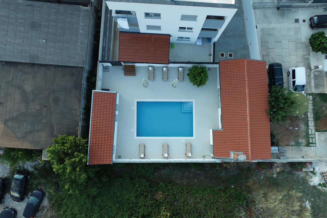 Apartment Zara - Luxury Apartment With Private Pool Екстериор снимка