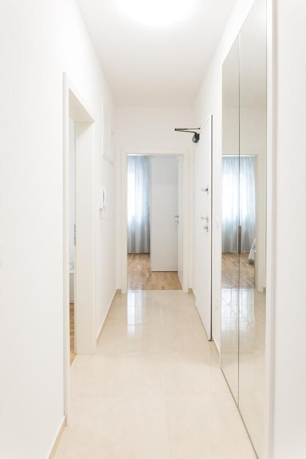 Apartment Zara - Luxury Apartment With Private Pool Екстериор снимка