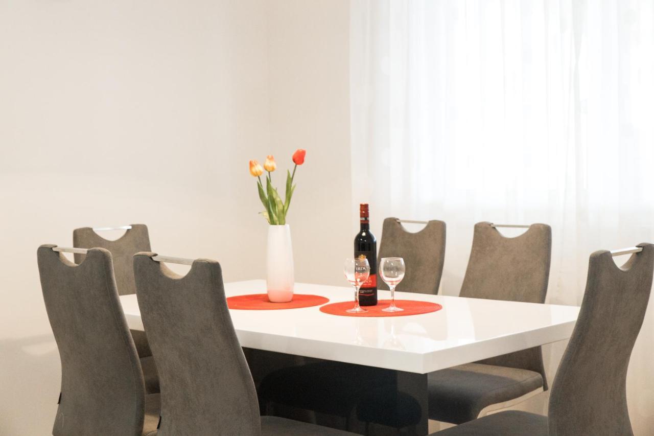 Apartment Zara - Luxury Apartment With Private Pool Екстериор снимка